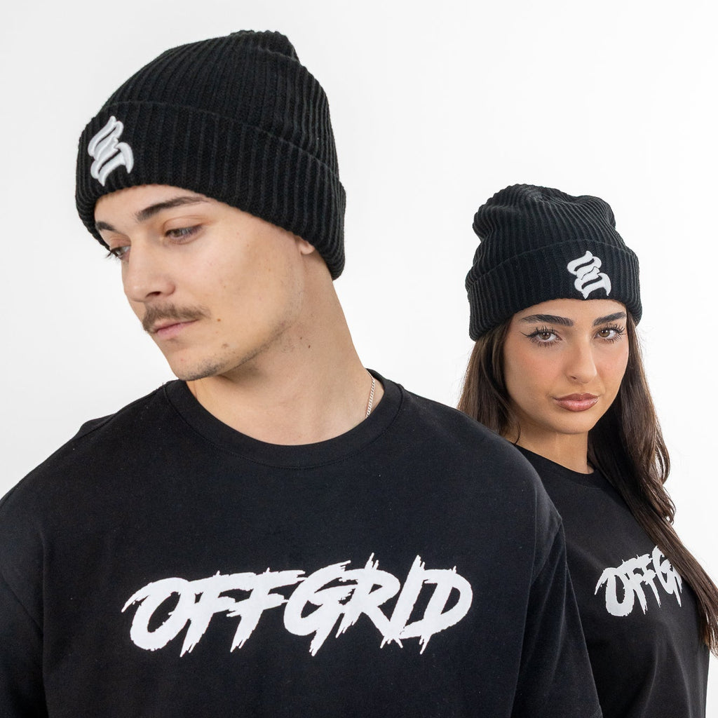 BLACK ESSENTIAL BEANIE