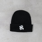 BLACK ESSENTIAL BEANIE